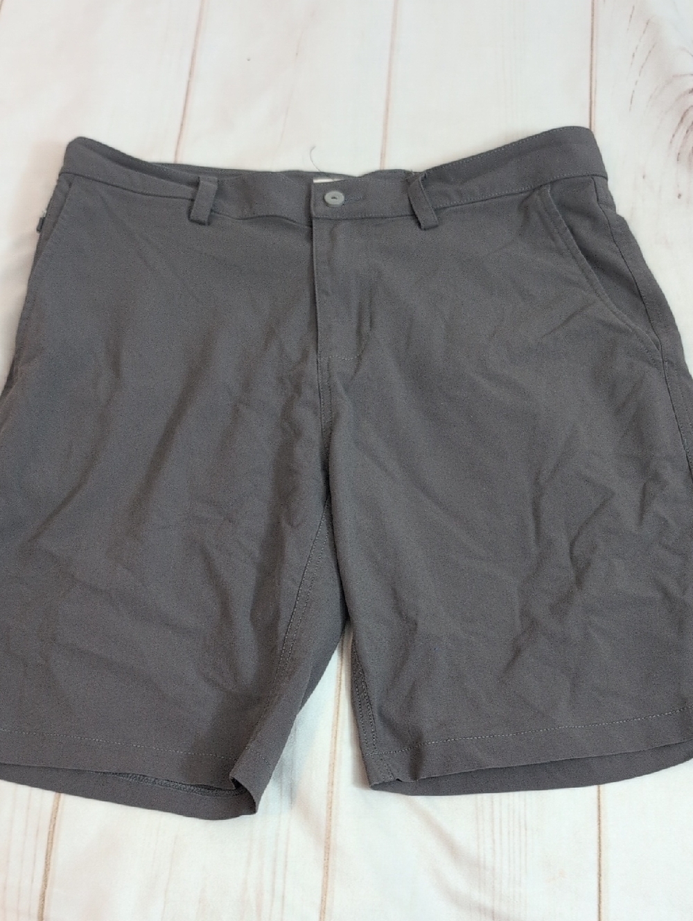 Tasc Men's Dark Gray Tailored Bamboo Performance Shorts size 32 Comfortable